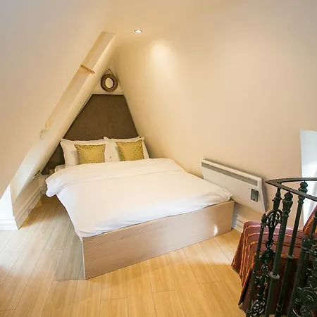 O'connell Bridge Apartment